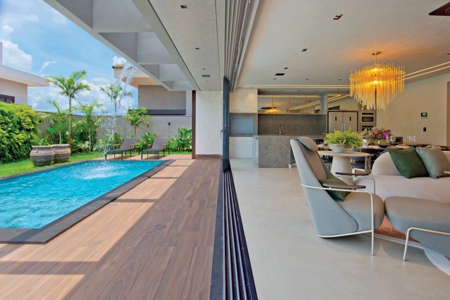 Arquiteto em Maracaju MS: área de lazer com piscina de residência de alto padrão por Juliana Saraiva